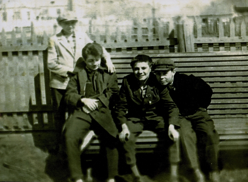Саша Панкратов, 2й справа, фото В.Ваганова, 1960-е
